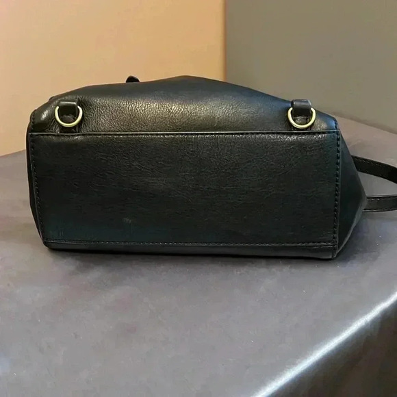 Fossil Black Leather Backpack with Structured Design - Picture 3 of 15